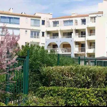 Richelieu Poolside Retreat: Beachfront Apartment for Six Agde Exterior photo